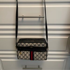 Authentic Vintage Navy Gucci Ophidia shoulder bag.